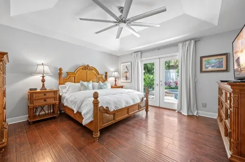 Pool House 1/2 Mile From Downtown Stuart - Homestays