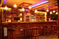 Bunyonyi Safaris Resort - bar