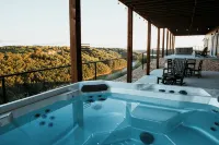 Luxury Lakeview Family Cabin: Hot Tub, Sauna, Game Rm, Sleeps 24+ - Lodges