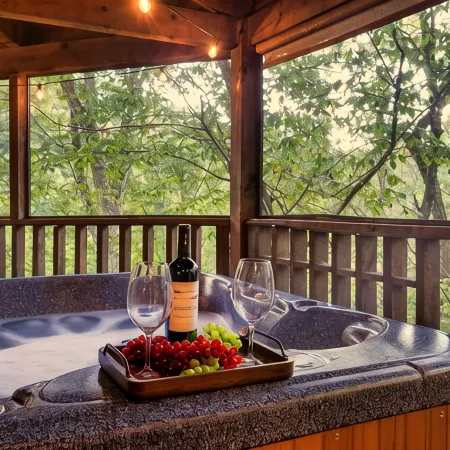 ​Secluded 4Br Cabin w/ Hot Tub & Games and Huge Decks!!