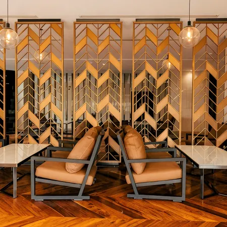 Ease Hotel