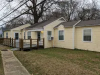 Charming Home with Sweeping Views of the MS River - 2つ星