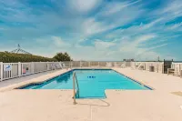 "Just Enough"  Updated 3 Bedroom OIB Condo.  Pools and Private Beach Access - 2-Star