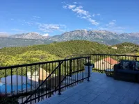 LUXURY STONE VILLA, INFINITY POOL, STUNNING SEA & MOUNTAIN VIEWS OVER BOKA BAY - غرفة مطلة على الجبل