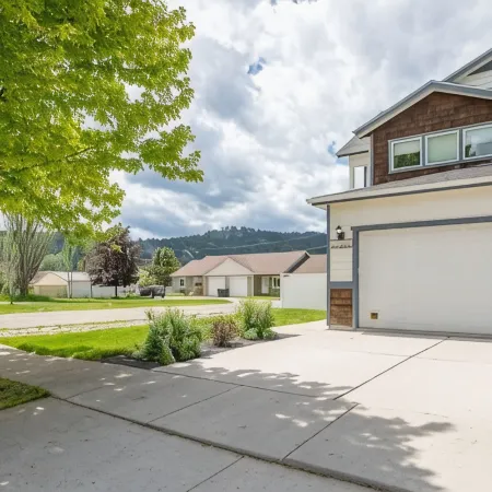 Lone Pine Retreat - 3BR 3BA - With Hot Tub
