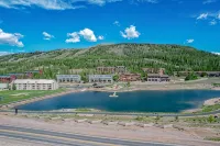 Carpenter Cottage - Renovated condo across from pond - Balkoner