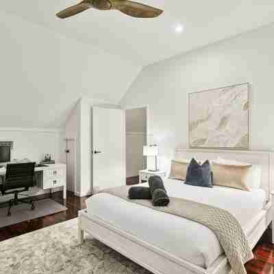 North Fremantle Retreat | Walk to Beach, River & Train Rooms