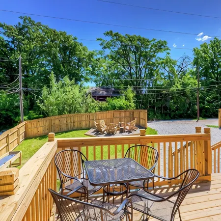 "The Hay Loft" - Hot Tub - Game Room - Fire Pit - Office - Family FUN