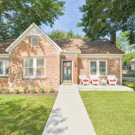 BEE in BRENHAM Holiday Cottage - Premium location walking distance to downtown