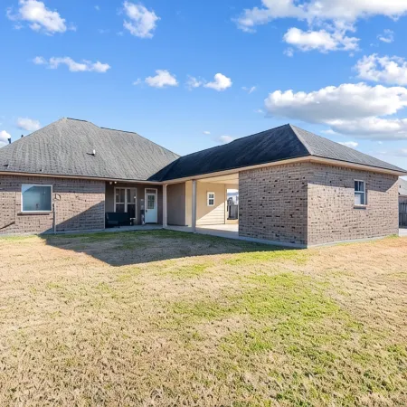 Just minutes from LSU, SU & Downtown Baton Rouge!