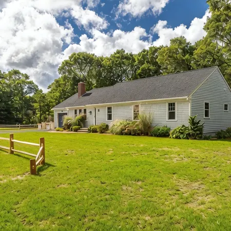 Coastal Cape Cod 3 bedroom close to the beach, bike path & ponds!