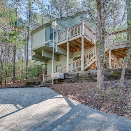 Relaxing 3Br Cabin Retreat in Helen, GA – Perfect for Families & Couples