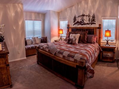 Fully Stocked & Spacious McCloud 3Bed/ 2.5 Walk to Lake 1-Car Garage