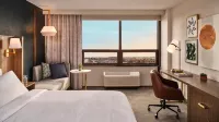Holiday Inn & Suites London South by IHG - parkir