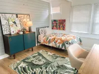 Mid-Century 2-Bedroom Charm - Beach, Pets, Fenced Yard in Fabulous Venice - 4 ดาว