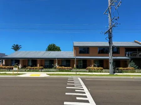 Lakeside Motel Waterfront