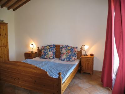 Holiday house for 2 pesons on small Estate with pool, near hot springs