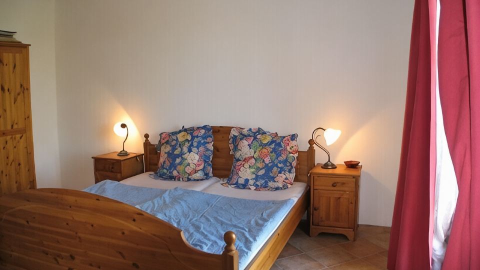 Holiday house for 2 pesons on small Estate with pool, near hot springs