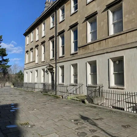 Elegant Georgian Apartment in the Heart of Bath | Walk to Roman Baths, & Abbey