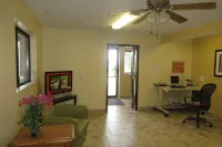 Western Inn & Suite Grinnell IA - 주차장