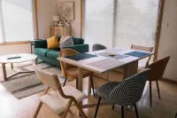 Stylish 3-Bedroom 1Bathroom 1 Ensuite Townhouse - موقف سيارات