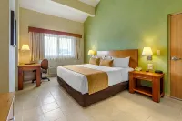Comfort Inn Puerto Vallarta Golfside & Marina - parking