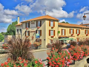 Logis le Cheval Blanc et le Clovis