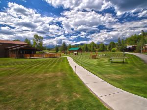 High Creek Lodge and Cabins