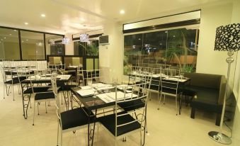 Urban Manor Hotel - Housity