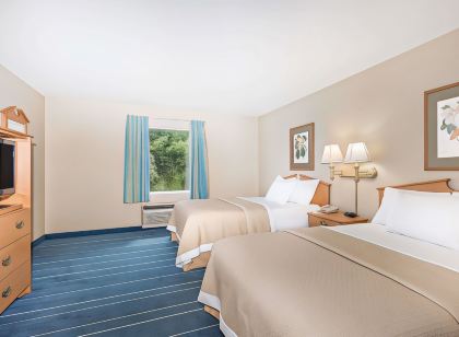 Days Inn & Suites by Wyndham Bridgeport - Clarksburg