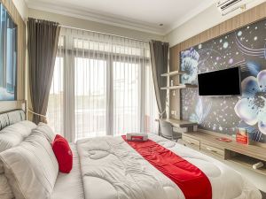 RedDoorz Plus Near Gembira Loka Zoo 2