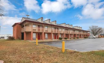 Red Roof Inn Uhrichsville