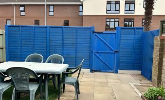 Blue Sparrow House - Parking