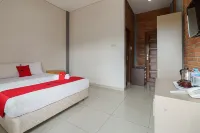 RedDoorz Plus @ Hotel Negeri Baru Lodaya Puncak