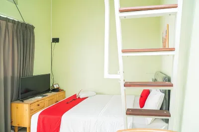 RedDoorz Syariah Near Suncity Mall Sidoarjo Hotels in der Nähe von University of Muhammadiyah Sidoarjo