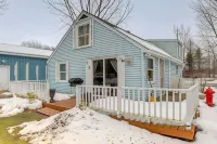 Cozy Holland Studio w/ Deck Near Lake Michigan! Hotels in Ganges Township