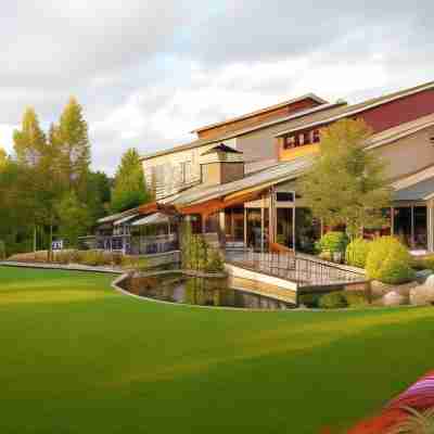 Cedarbrook Lodge Hotel Exterior