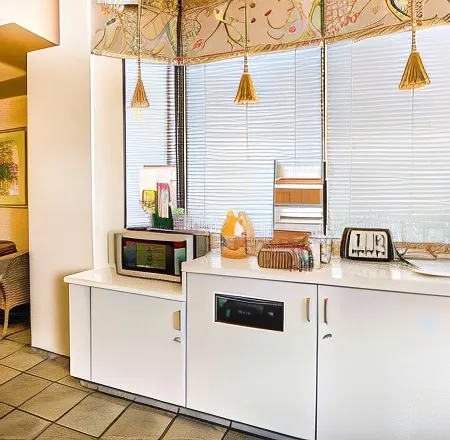 California Inn and Suites Bakersfield
