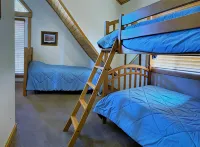The Hideaway Hostel Near Yellowstone Отели в г. Айленд Парк