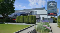 The Cedars Inn Hotel & Convention Centre Hotels in Gibsons