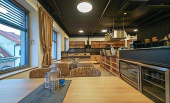 Chors Like a Hotel - Hostel
