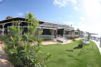 Le Blanc Bleu Hotels in Mestita