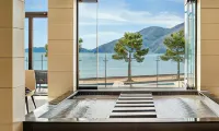 Stubborn Hotel - Hot Tub