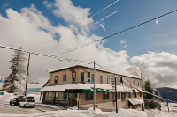 The Flying Steamshovel Inn - Parkplatz