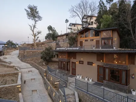 Rudraa resort and restaurant Отели в г. Алмора