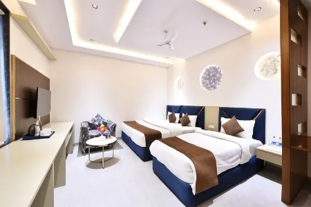 Click Hotel Narayana Отели в г. Айодхья