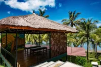 Marina Del Ray Hotels in Pelangan