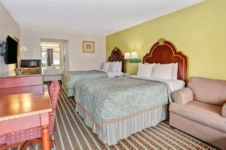 Travelodge by Wyndham Sellersburg / Louisville North Отели в г. Чарлстаун