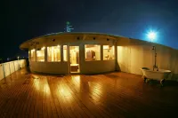 Vintage Luxury Yacht Hotel - Homestays