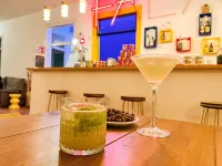 Safestay Lisbon Bairro Alto - Quầy Bar